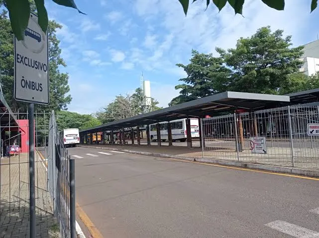 Câmara cobra documentos sobre pintura e manutenção do terminal de ônibus de Foz