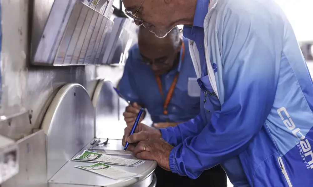 Sem vencedor na faixa principal, a Mega-Sena acumulou e o próximo prêmio está estimado em R$ 16 milhões. Foto: Marcelo Camargo/Agência Brasil.