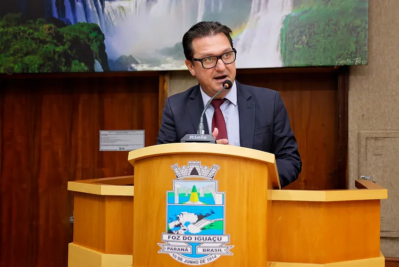 Evandro Ferreira pede explicações sobre a situação da lei que autorizou a implantação da Telessaúde na rede municipal de Foz. Foto: CMFI