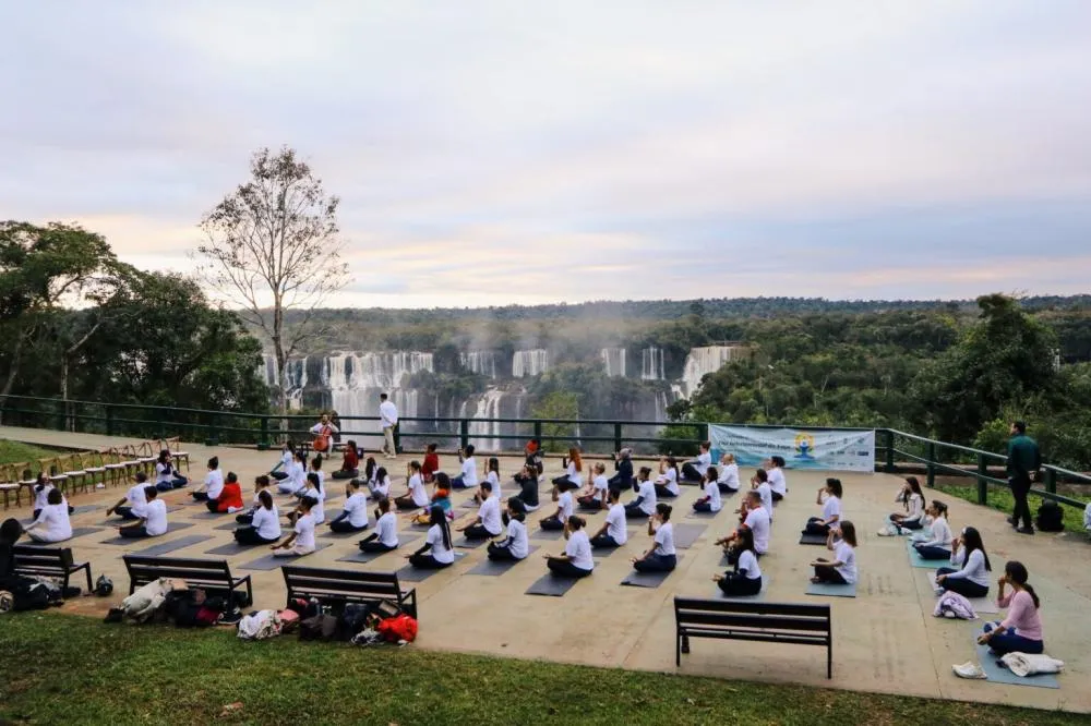 Programação do Dia Internacional do Yoga em Foz do Iguaçu terá atividades gratuitas e participação do embaixador da Índia no Brasil, Dinesh Bhatia. Foto: Divulgação 