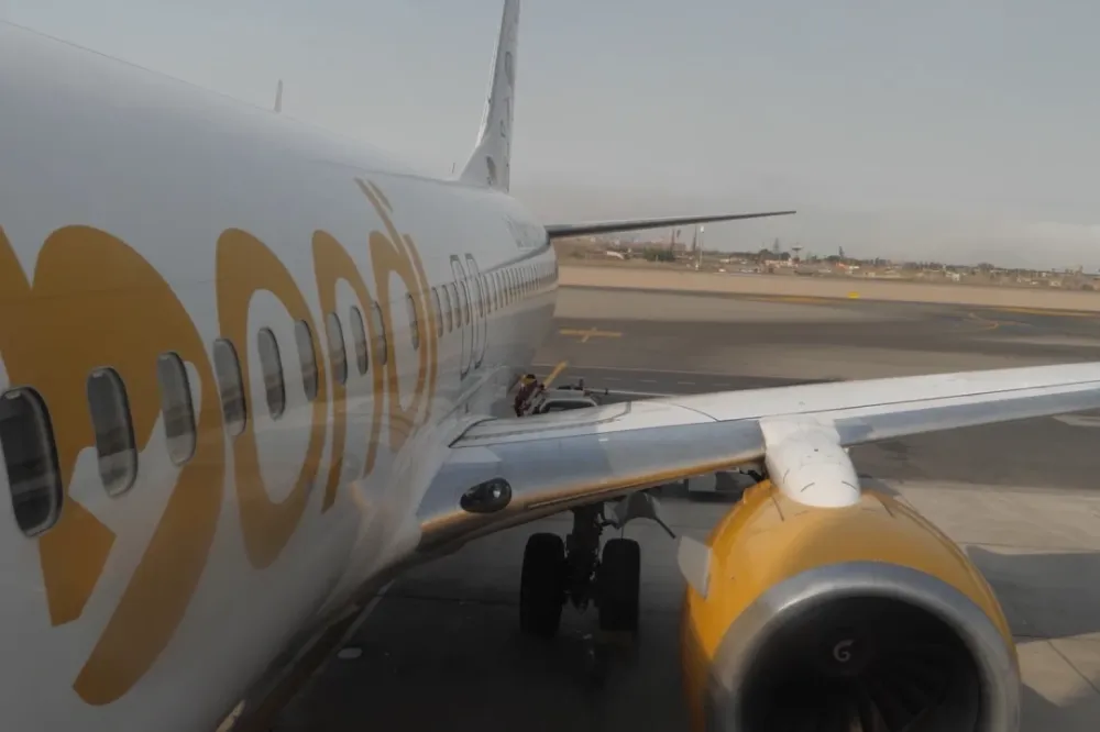 Movimento no aeroporto de Puerto Iguazú, que passa a contar com a nova rota aérea para Lima, ampliando a conexão internacional da região das Cataratas. Foto: Divulgação 