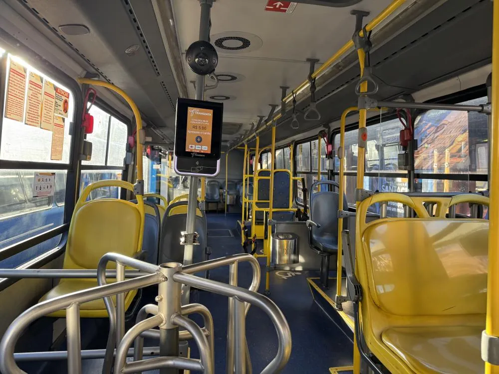 Ônibus vazio no TTU após interrupção das saídas às 7h durante paralisação. Foto: Divulgação 
