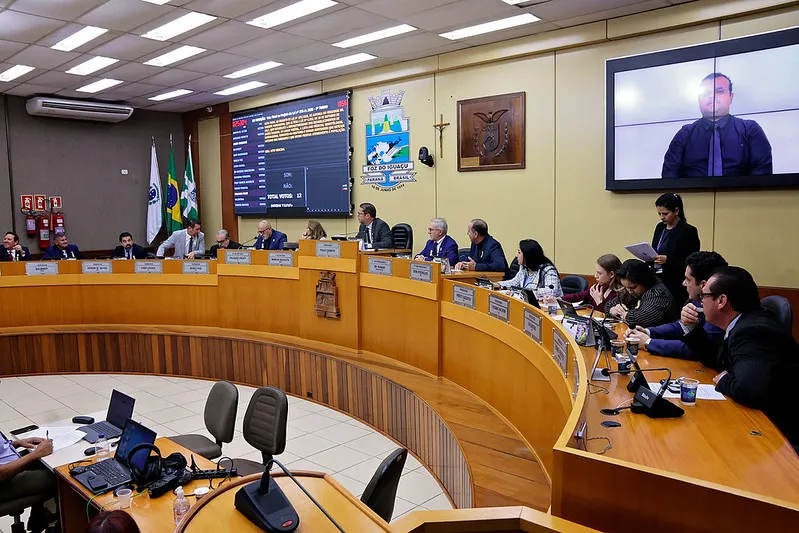 Câmara Municipal de Foz do Iguaçu aprovou em dois turnos projeto que cria protocolo antirracista e de combate à intolerância religiosa nas escolas da rede pública e privada do município. Foto: Christian Rizzi