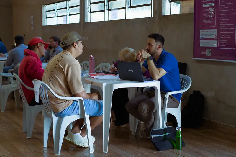 Mutirões de emprego realizados em 2026 reuniram empresas de diversos setores e alcançaram índice de recolocação de aproximadamente 40% dos participantes. Foto: Divulgação 