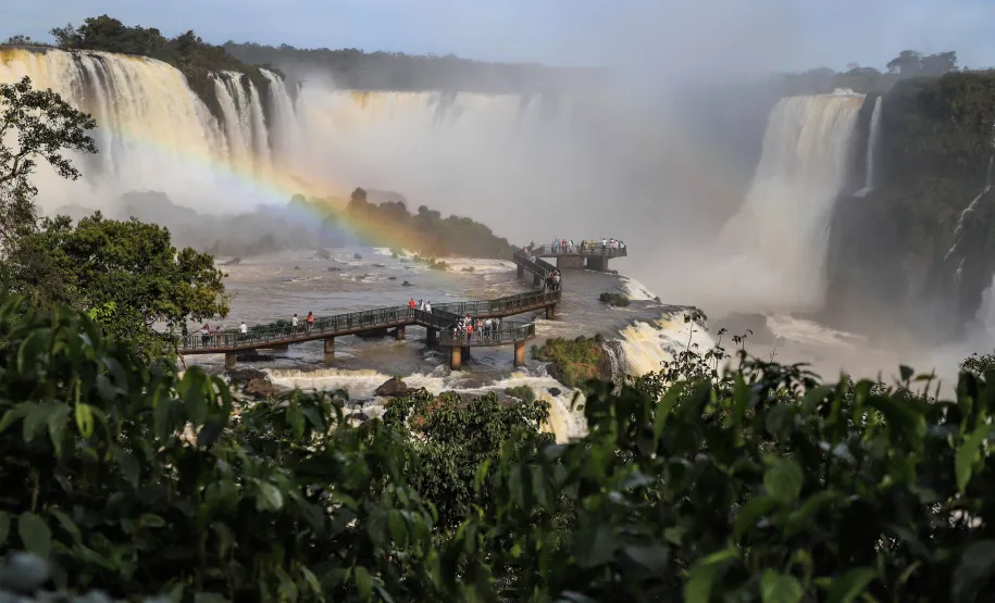 Parte da área que abriga as Cataratas do Iguaçu integra o imóvel cuja propriedade foi reconhecida em favor do Estado do Paraná por decisão do TRF-4 em 2025. Foto: AEN