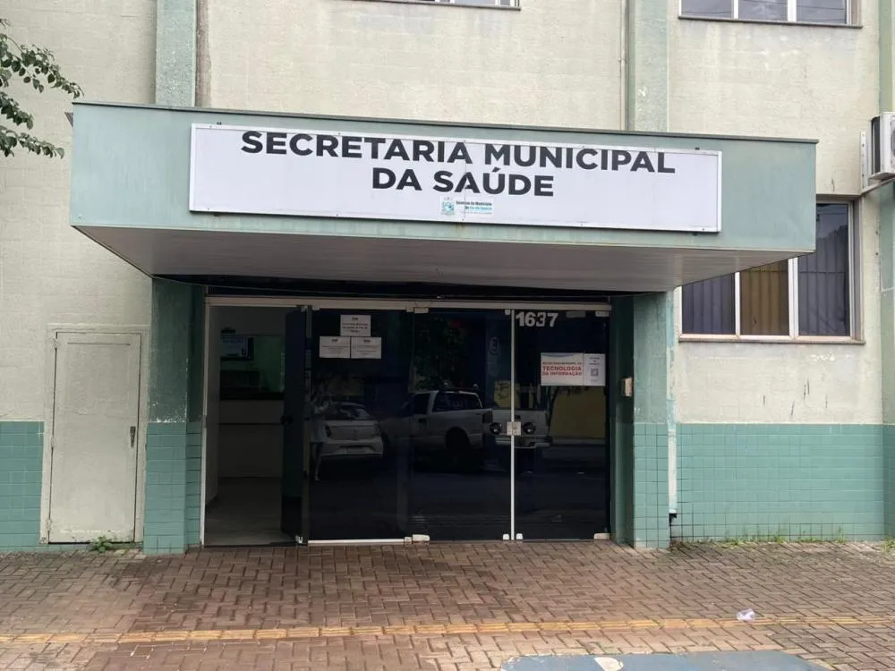 Fruet cobra da Prefeitura dados sobre contratos, cobertura e filas de exames na saúde de Foz